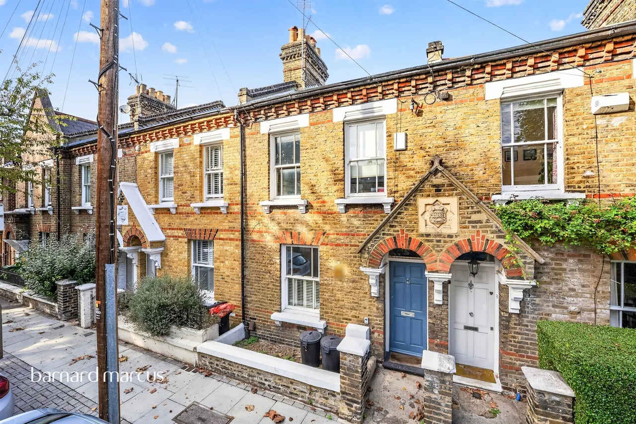 2 bed house for sale, Sabine Road, London, SW11