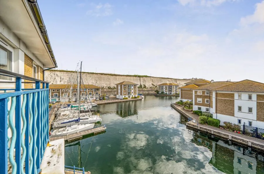 2 bed flat for sale, Victory Mews, The Strand, BN2