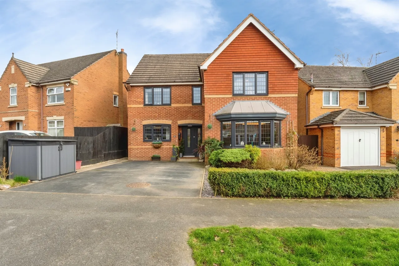 4 bed house for sale — Sandringham Road, Coalville