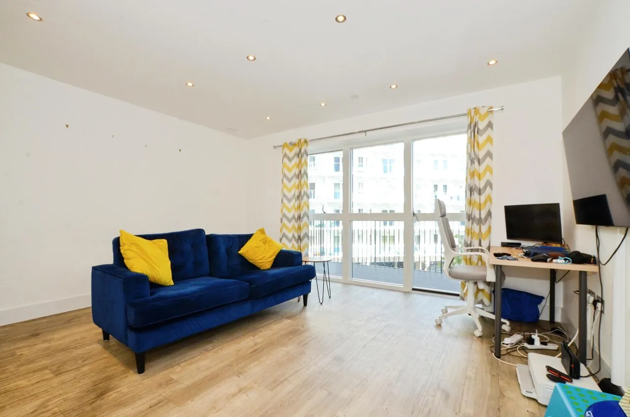 2 bed flat for sale, Lyon Road, Harrow, HA1