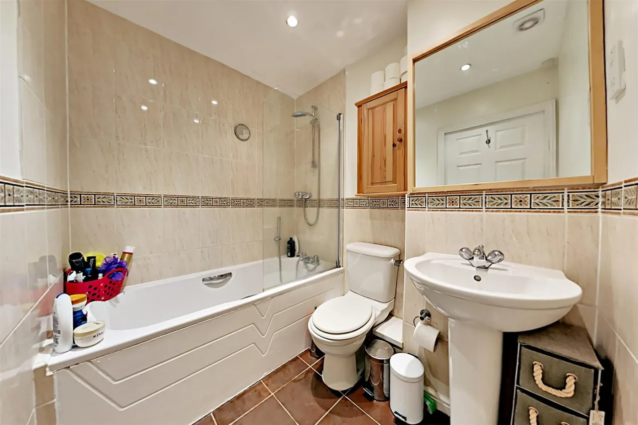 Balmoral Court, Farnborough, GU14, photo 7