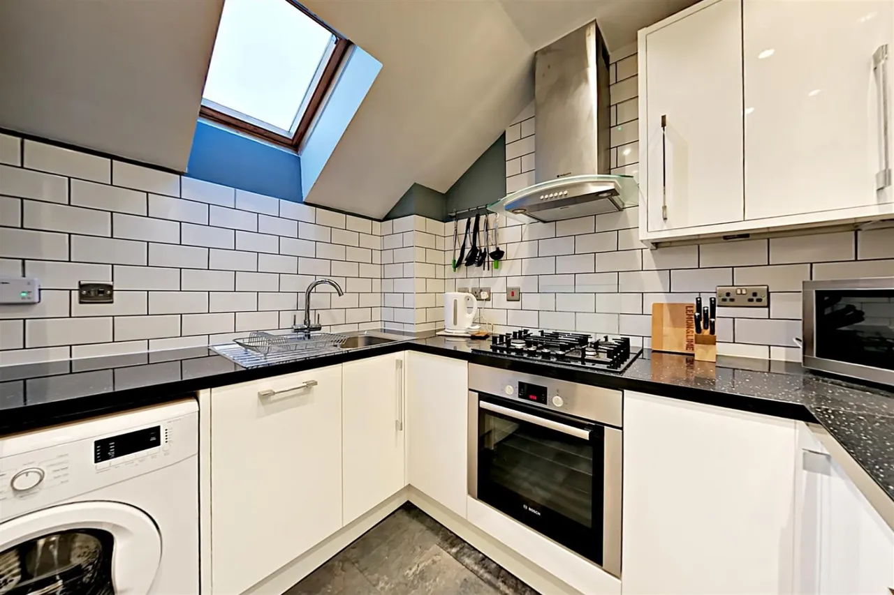 Balmoral Court, Farnborough, GU14, photo 2