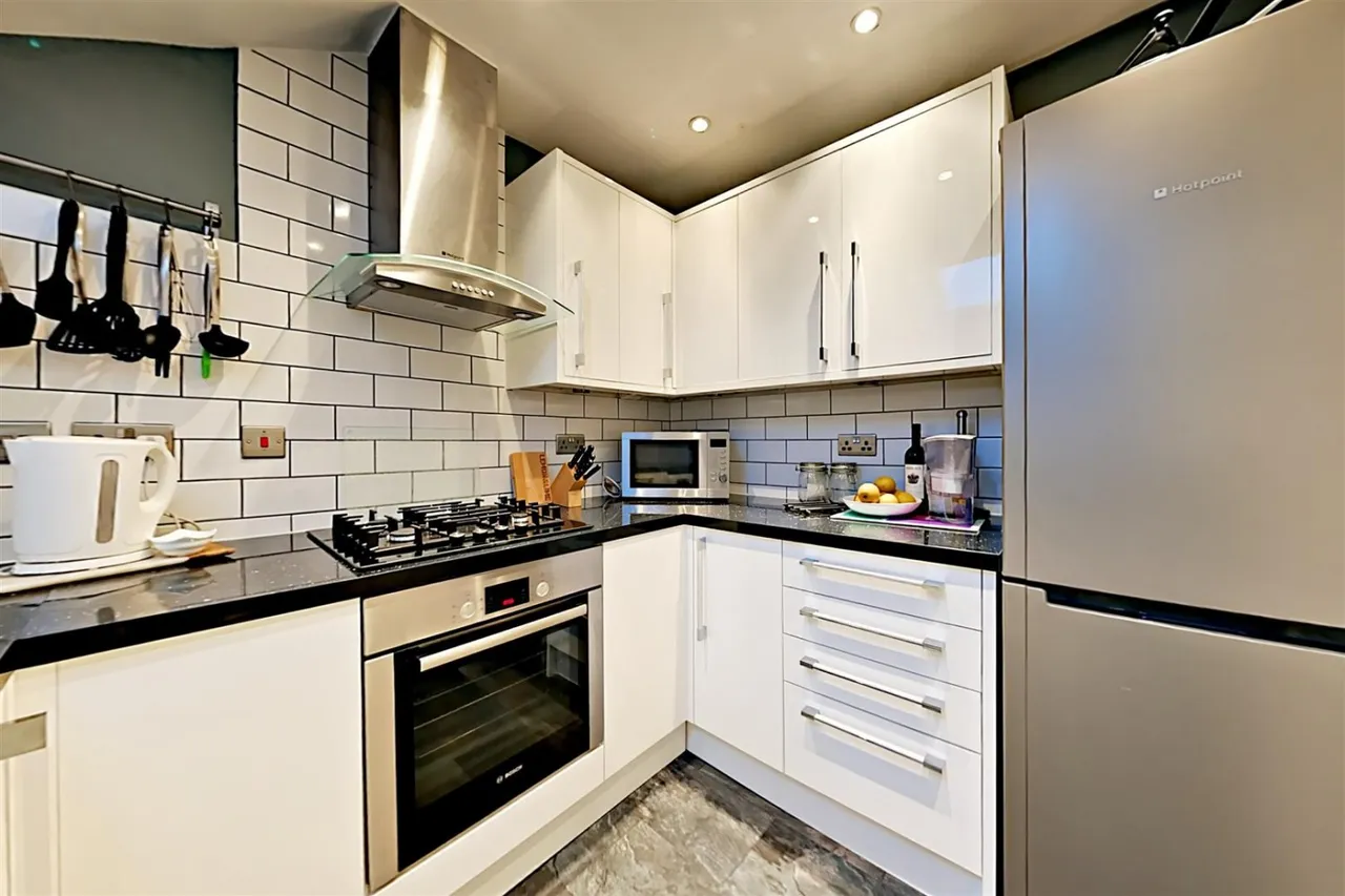 Balmoral Court, Farnborough, GU14, photo 5