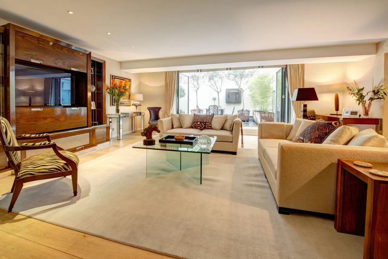 2 bed flat for sale, Brompton Place, London, SW3