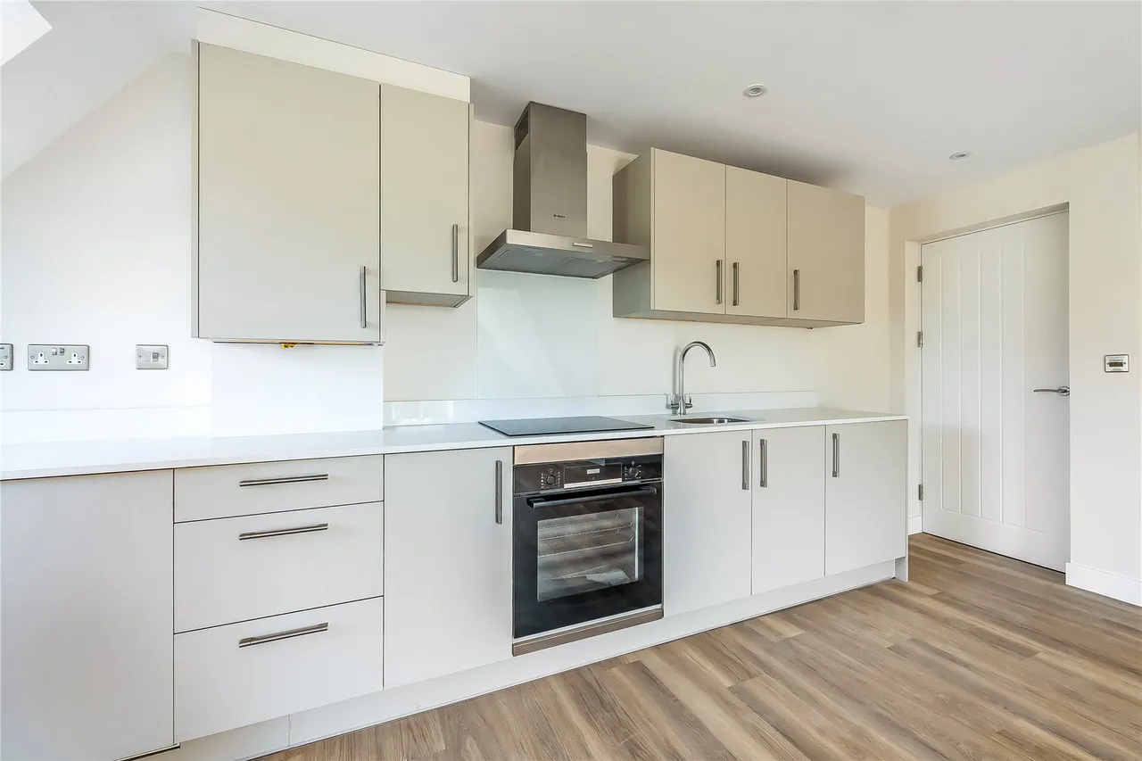 Guildford Road, Woking, GU22, photo 5
