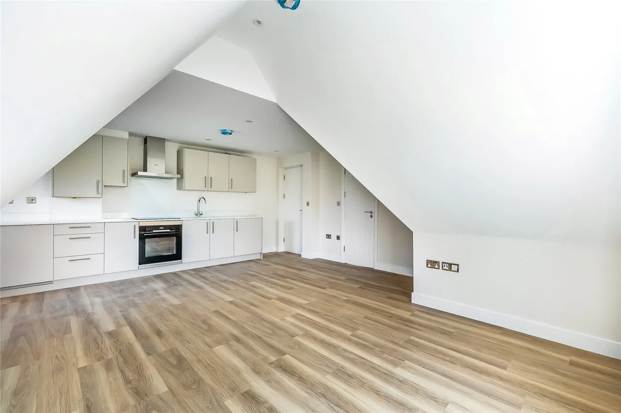 Guildford Road, Woking, GU22, photo 4