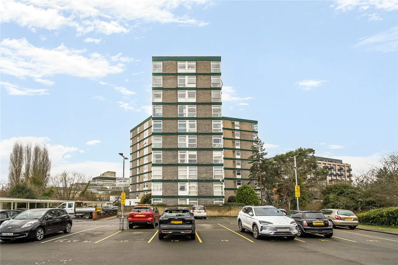 Oxford Road, UB9, photo 2