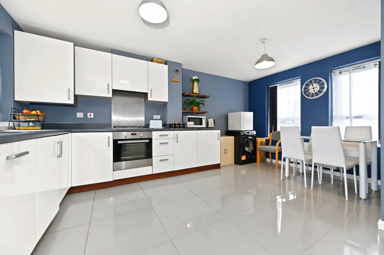 Brookwood Drive, Meir, ST3, photo 3