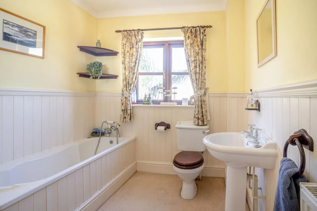 The Oaks, Llangybi, NP15, photo 18