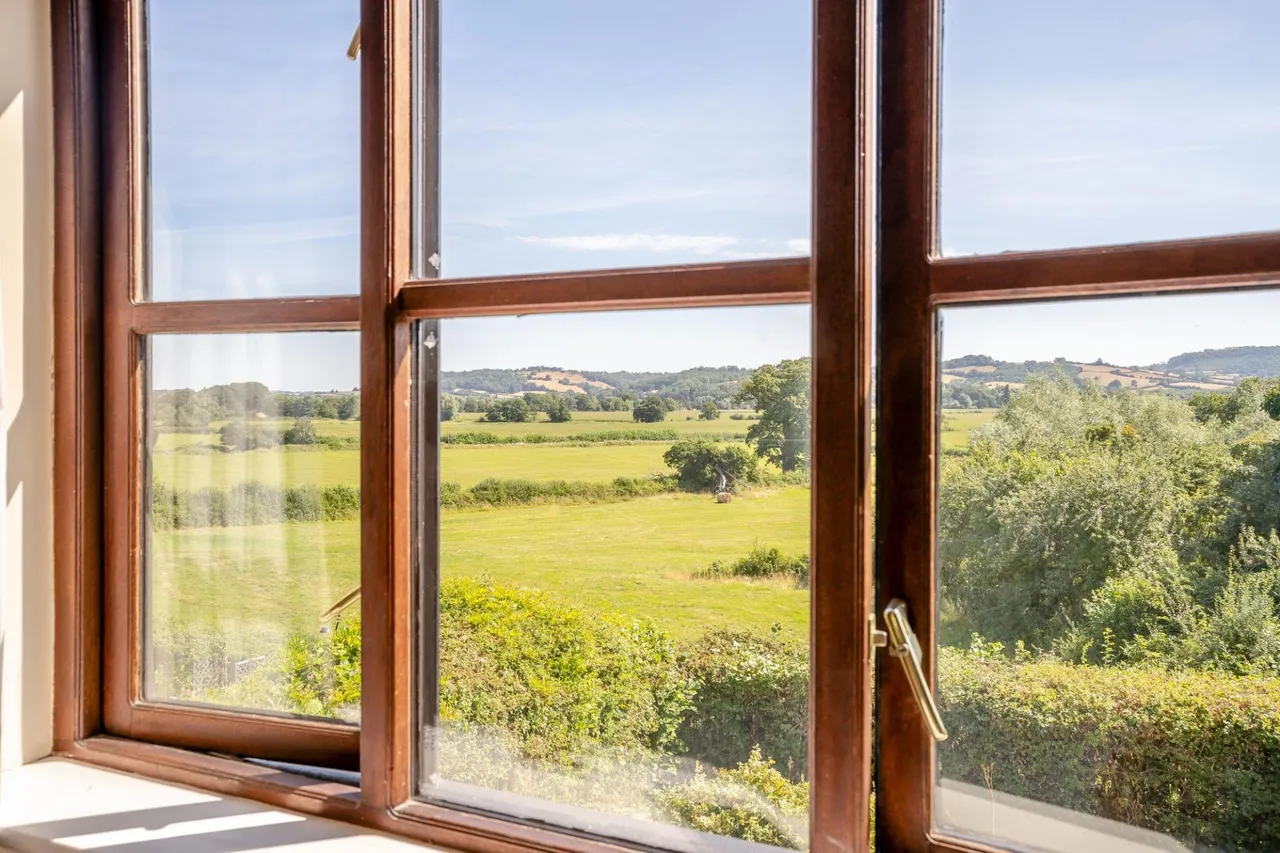 The Oaks, Llangybi, NP15, photo 17