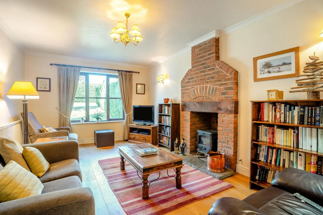 The Oaks, Llangybi, NP15, photo 5