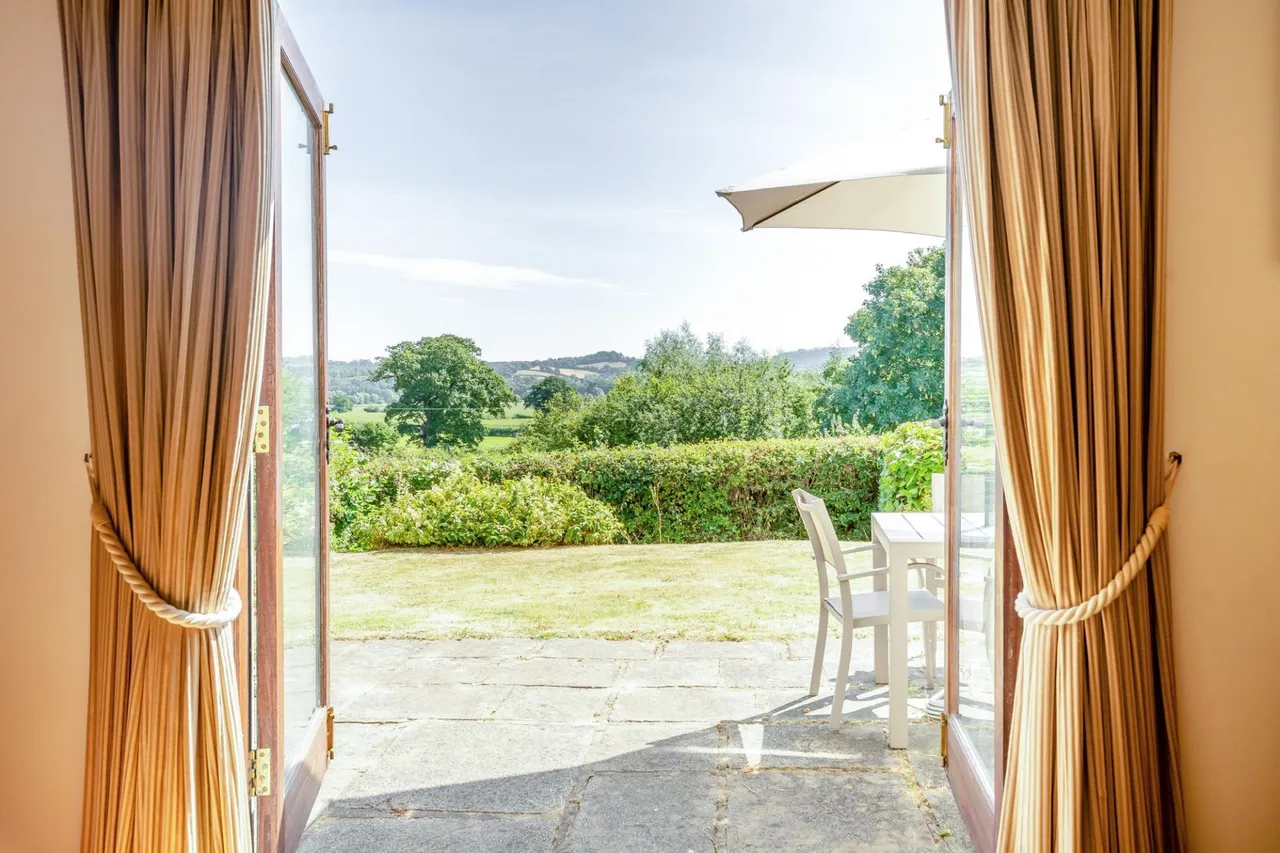 The Oaks, Llangybi, NP15, photo 10