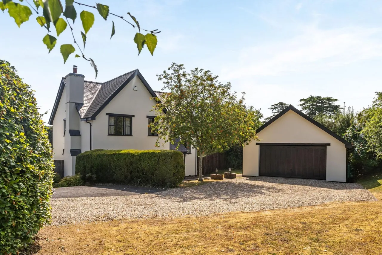 4 bed house for sale, The Oaks, Llangybi, NP15