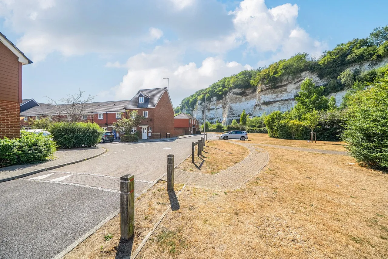 Eustace Crescent, Kent, ME2, photo 22