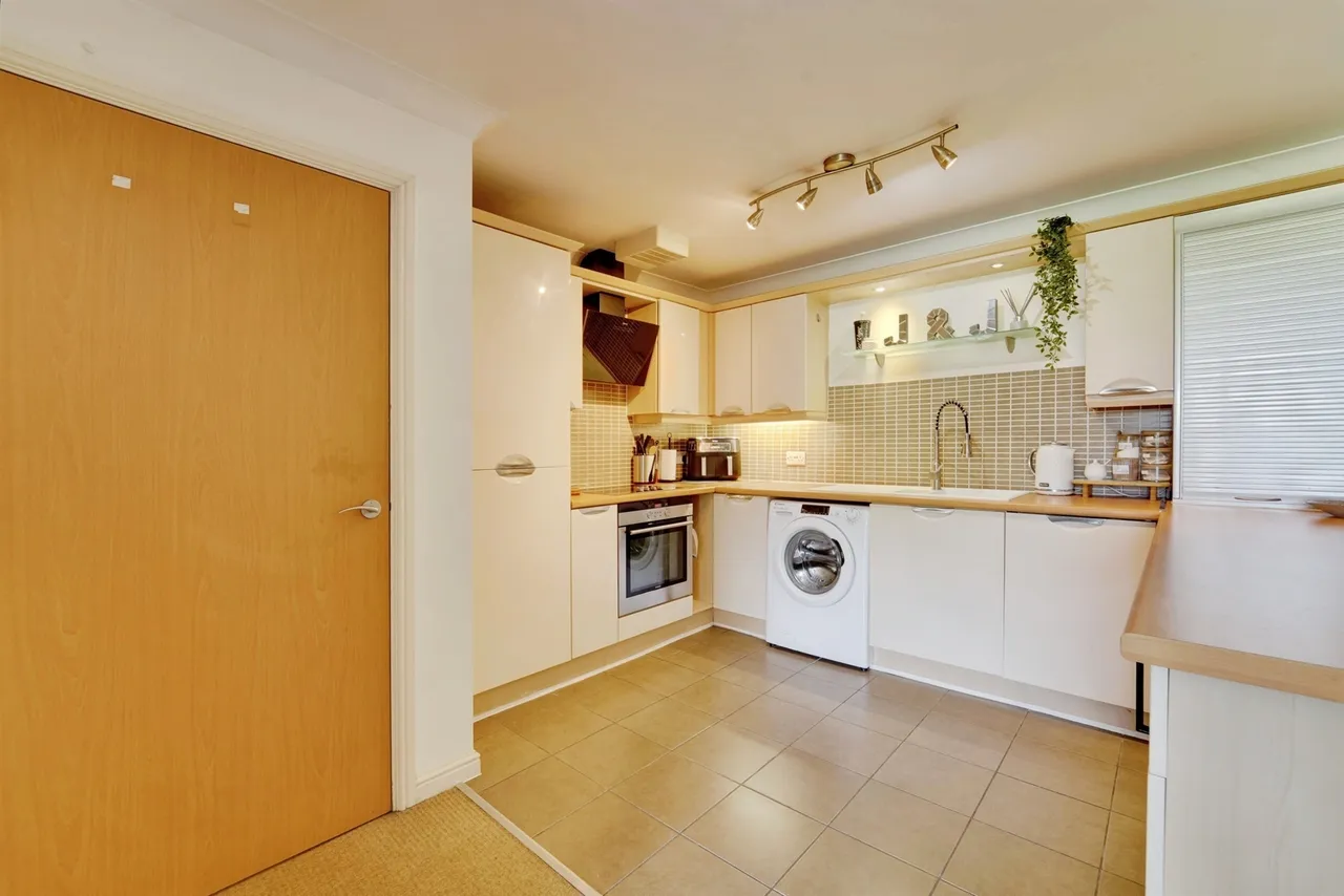 Skipper Way, Little Paxton, St. Neots, photo 7