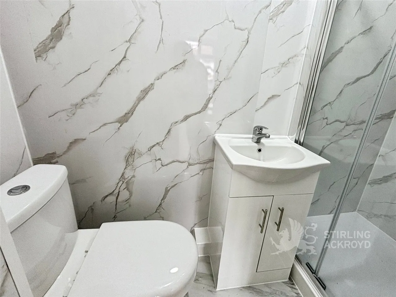Heathcroft Avenue, Sunbury-on-Thames, TW16, photo 3