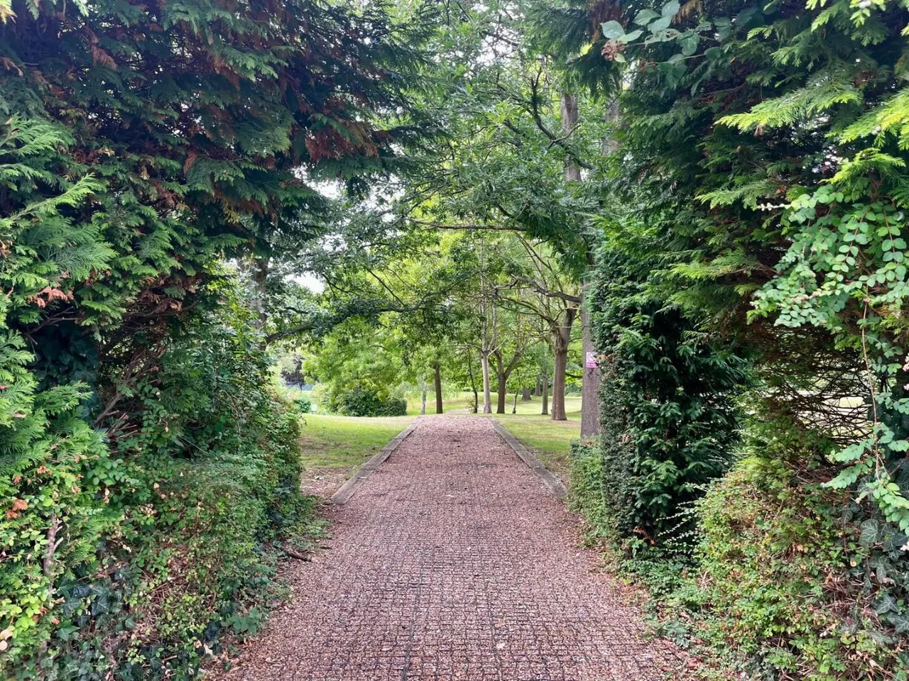 Epping New Road, Buckhurst Hill, IG9 5UG, photo 4