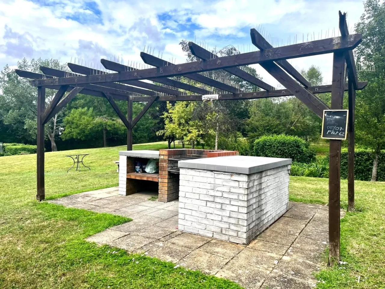 Epping New Road, Buckhurst Hill, IG9 5UG, photo 10