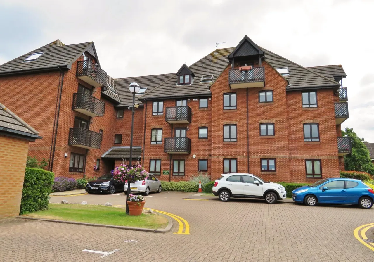 Epping New Road, Buckhurst Hill, IG9 5UG, photo 9