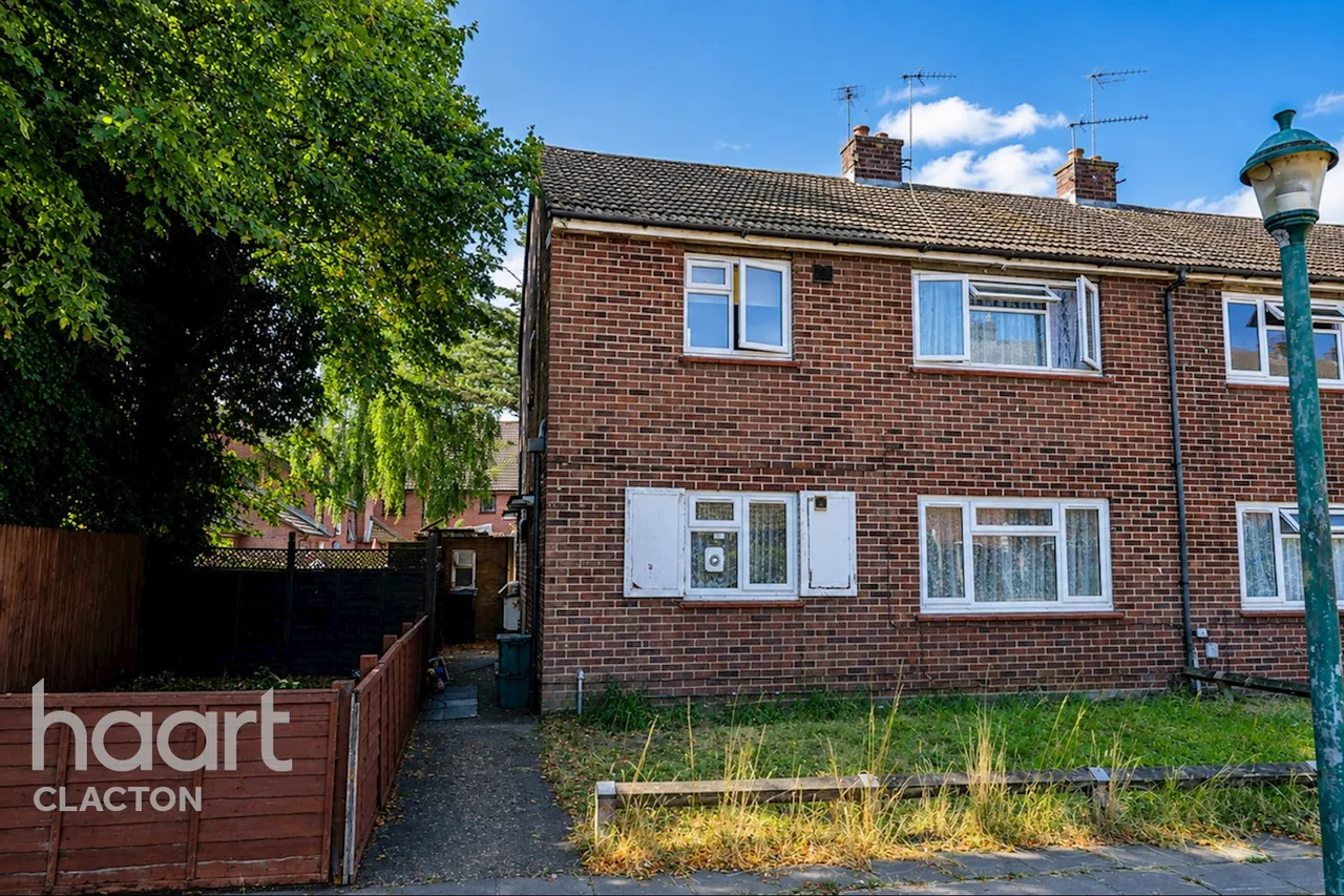 1 bed flat for sale, Groom Park, Clacton-On-Sea, CO15