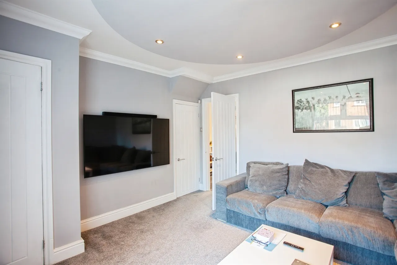Halsbury Road, Eastwood, S65, photo 3