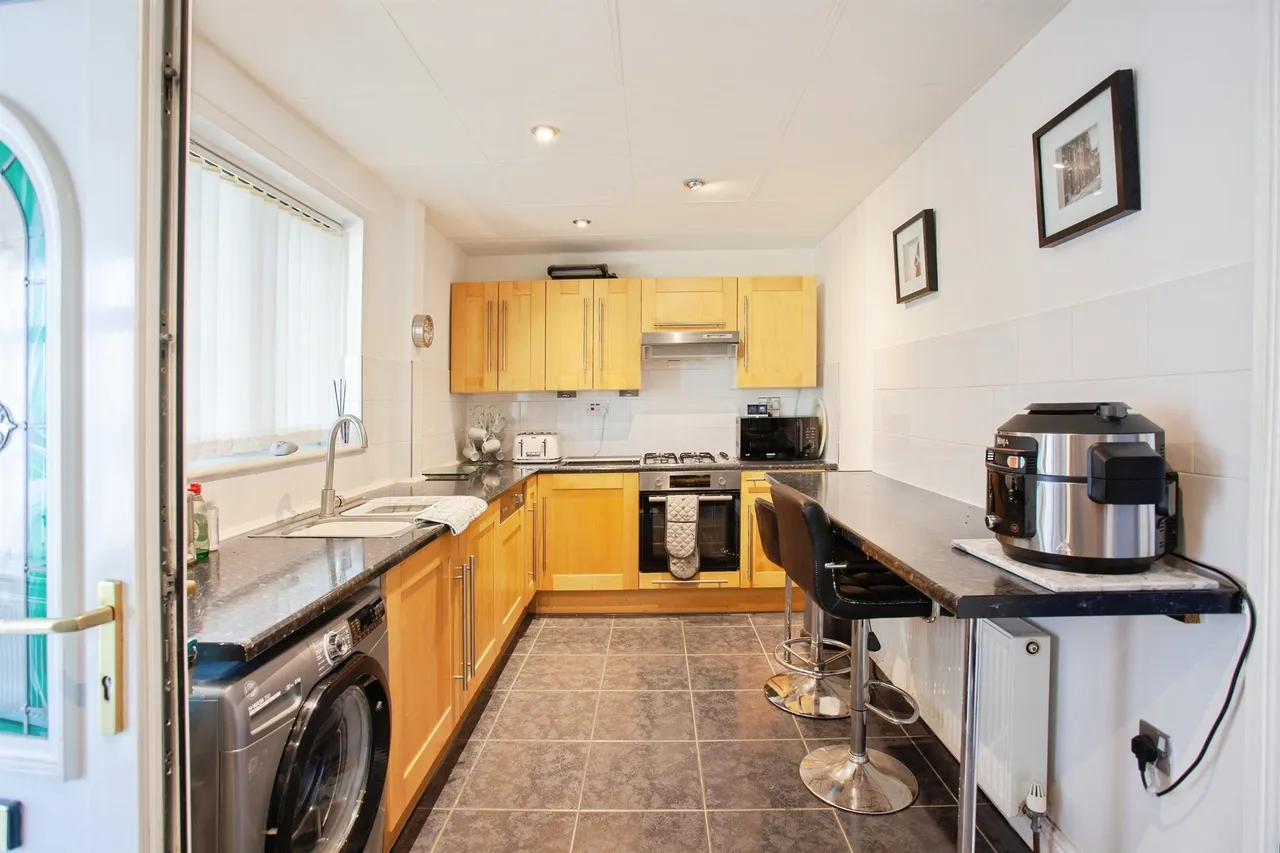 Halsbury Road, Eastwood, S65, photo 4