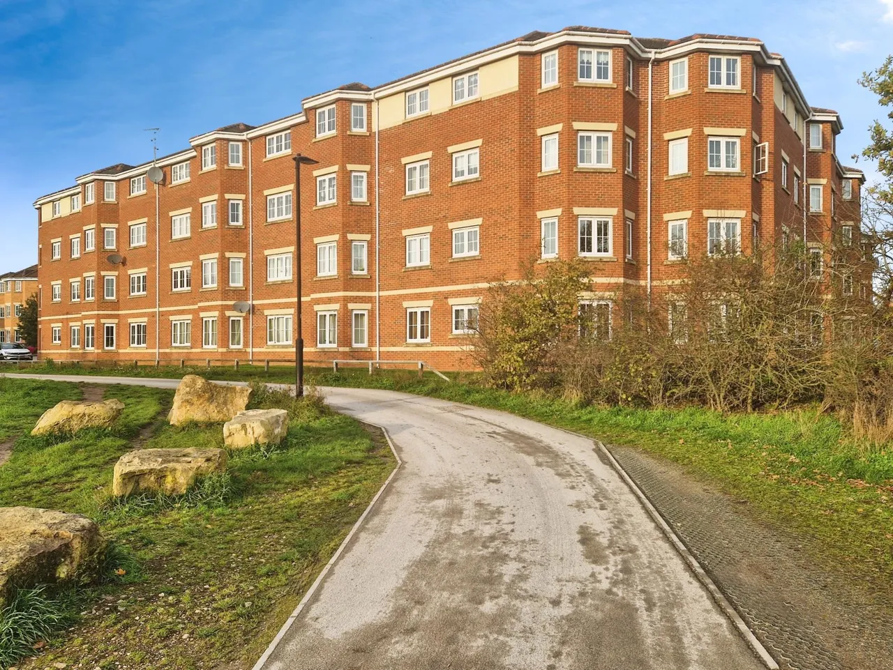 2 bed flat for sale, Jenkinson Grove, Armthorpe, DN3