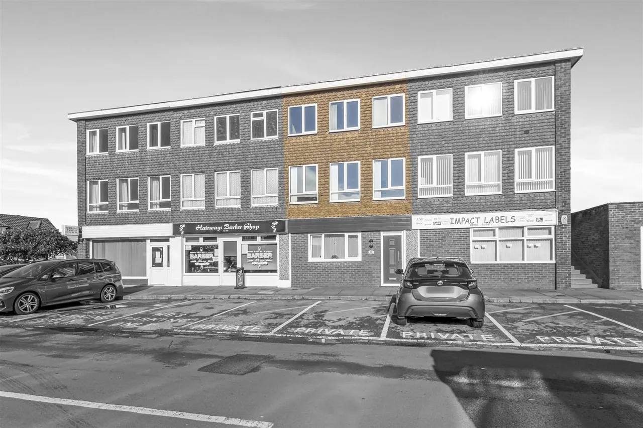 3 bed flat for sale — Elm Park, Ferring, Worthing
