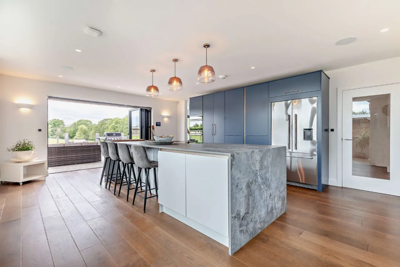 Fryern Road, Storrington, Pulborough, West Sussex, RH20 4BJ, photo 12