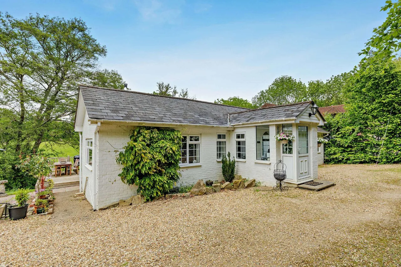 Fryern Road, Storrington, Pulborough, West Sussex, RH20 4BJ, photo 2