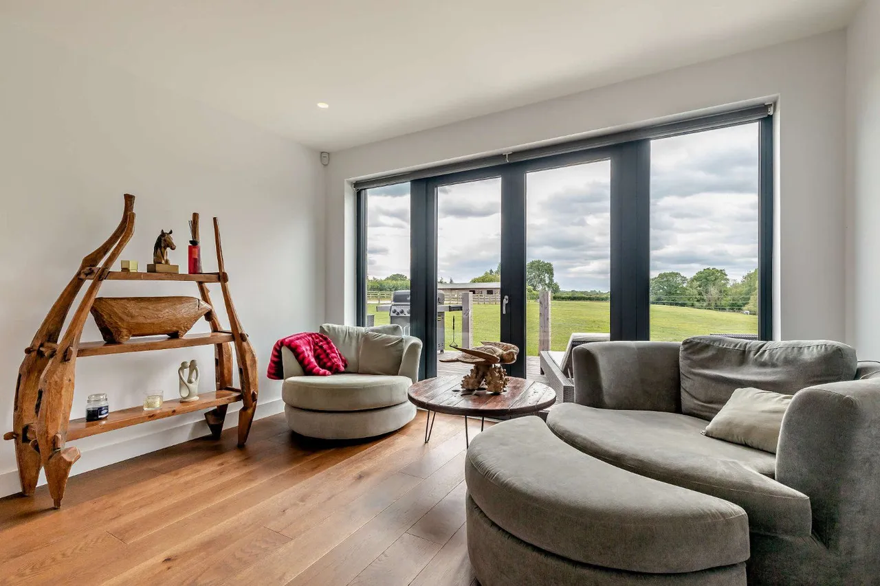 Fryern Road, Storrington, Pulborough, West Sussex, RH20 4BJ, photo 7