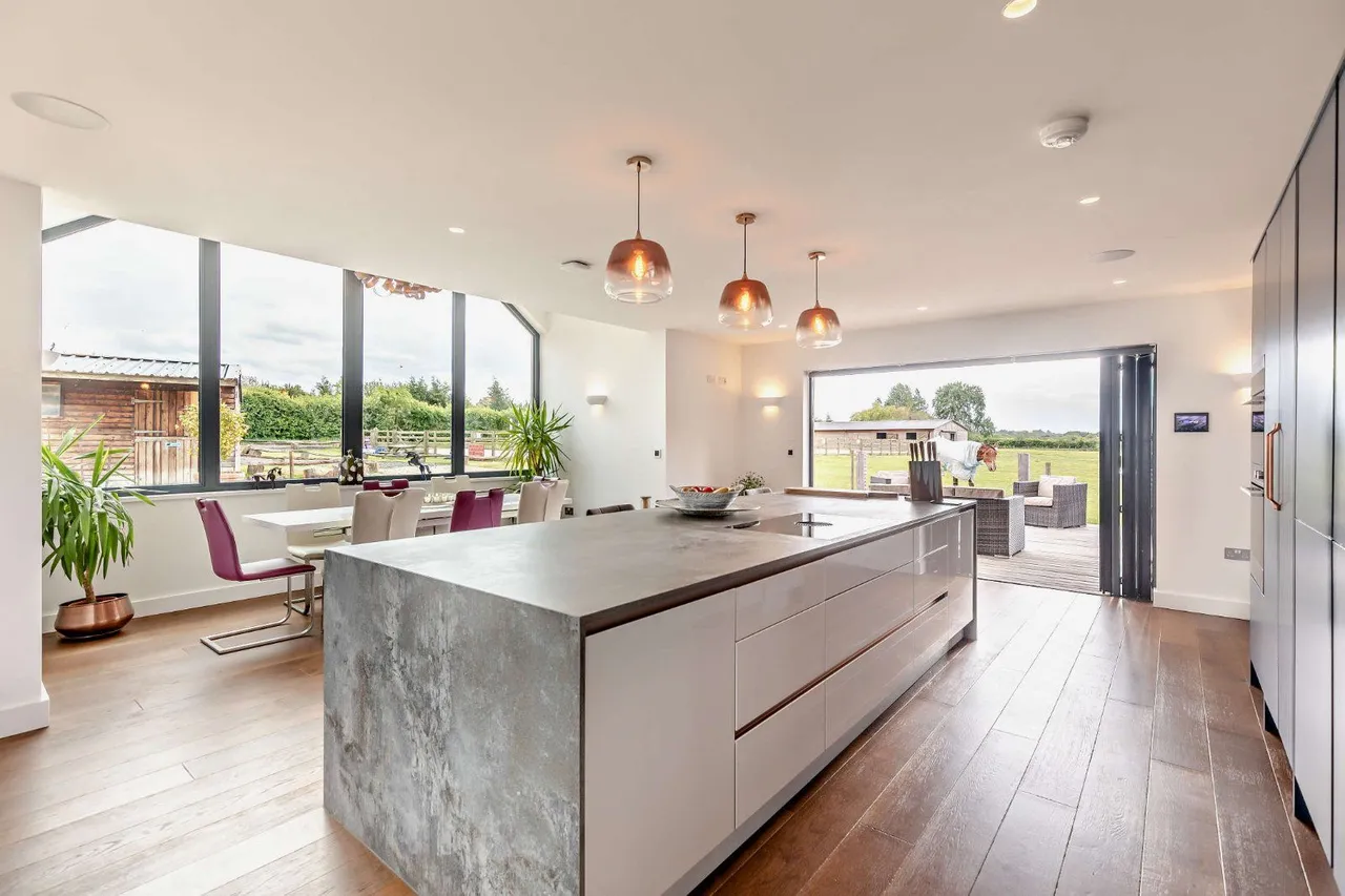 Fryern Road, Storrington, Pulborough, West Sussex, RH20 4BJ, photo 5