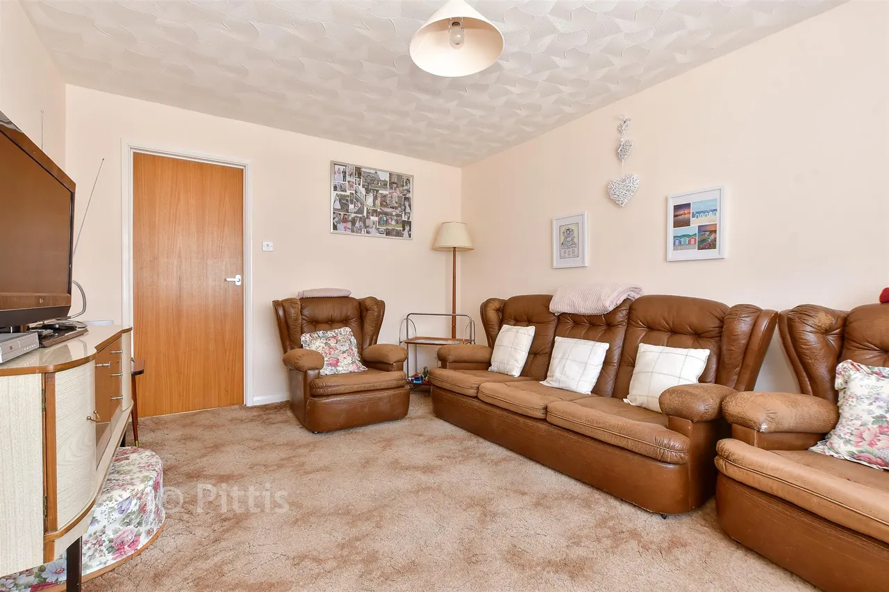 Guyers Road, Freshwater, PO40, photo 4