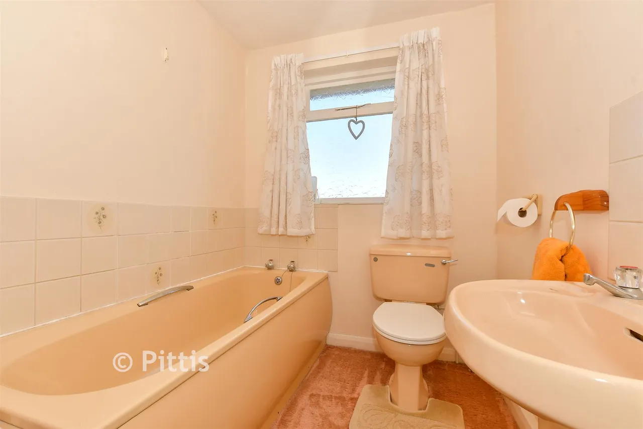 Guyers Road, Freshwater, PO40, photo 9