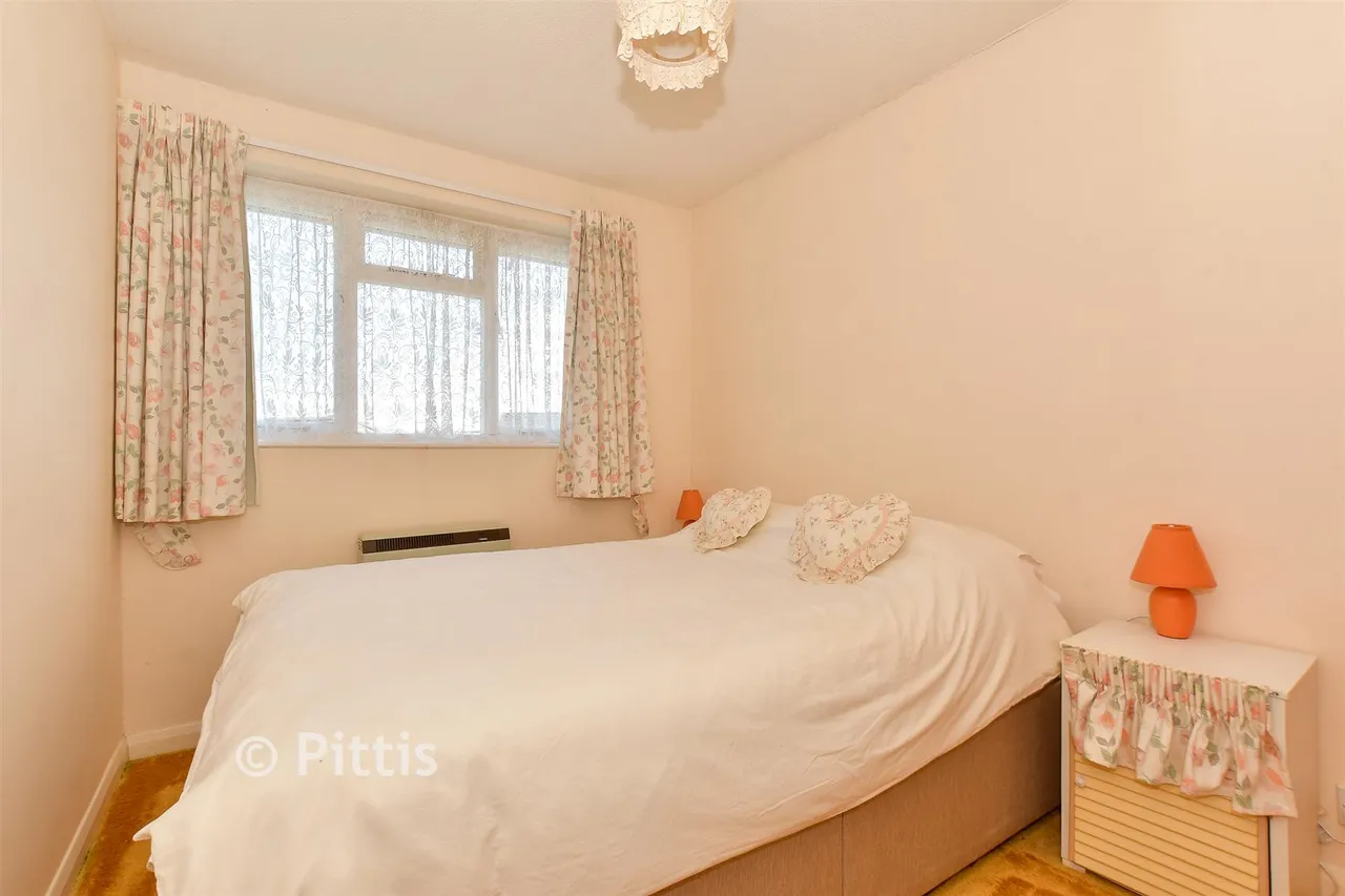 Guyers Road, Freshwater, PO40, photo 7