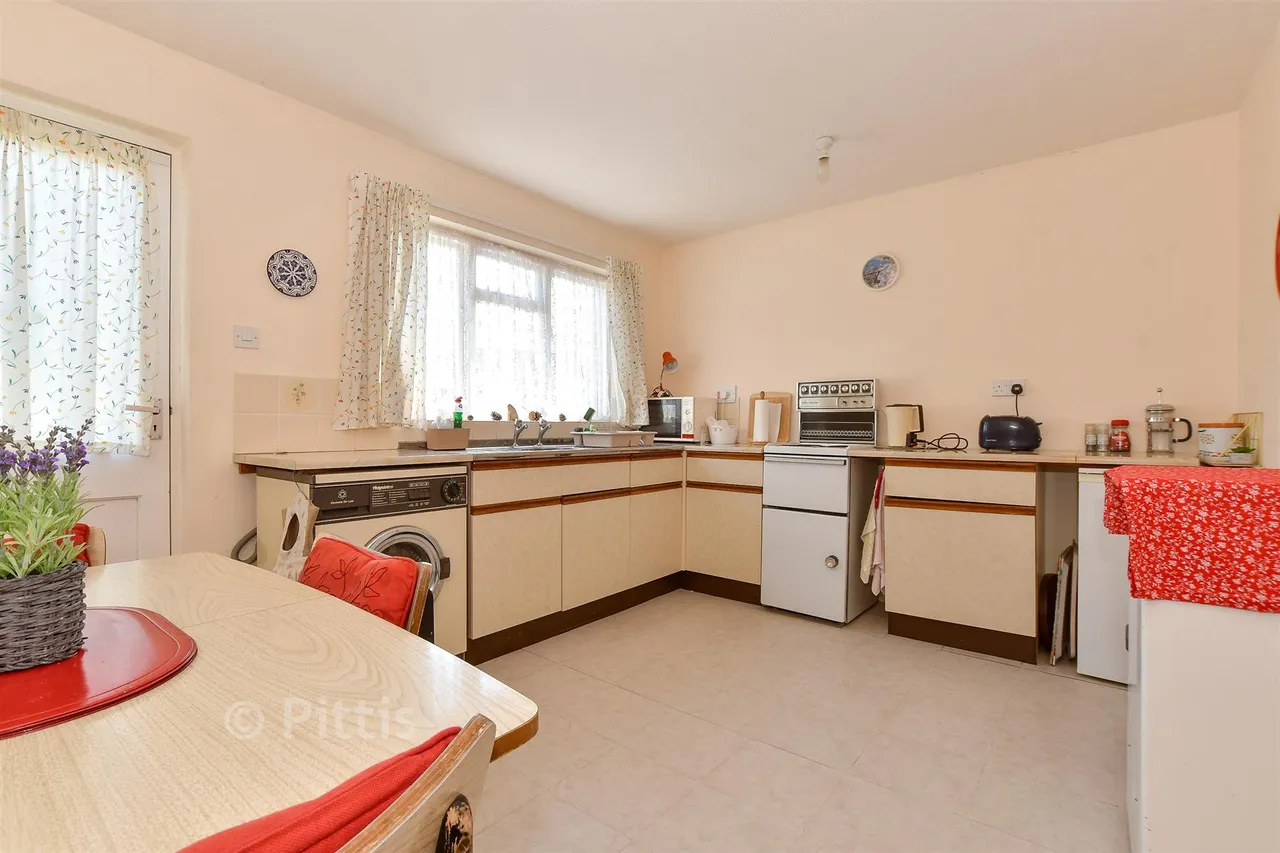 Guyers Road, Freshwater, PO40, photo 10