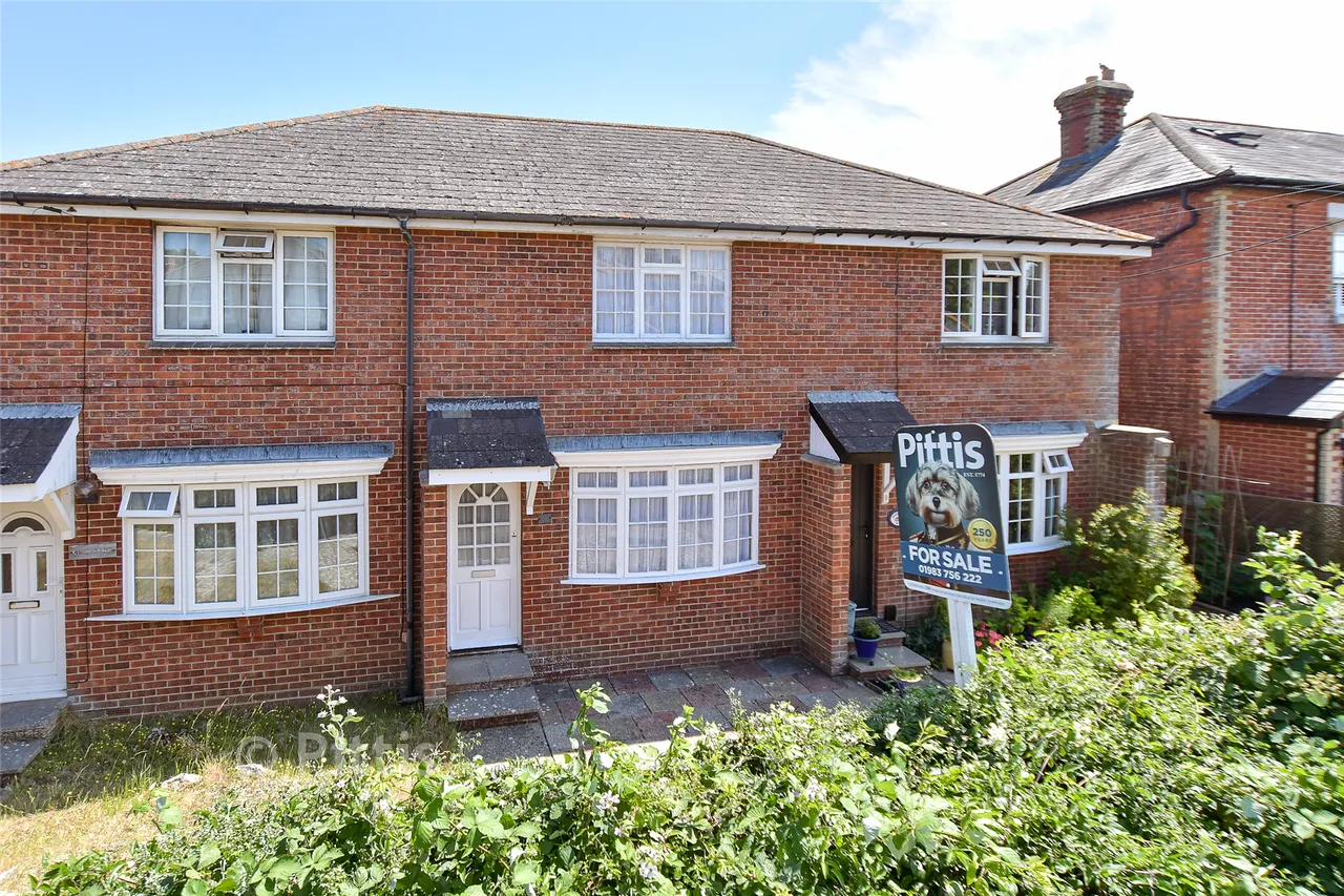 2 bed house for sale, Guyers Road, Freshwater, PO40