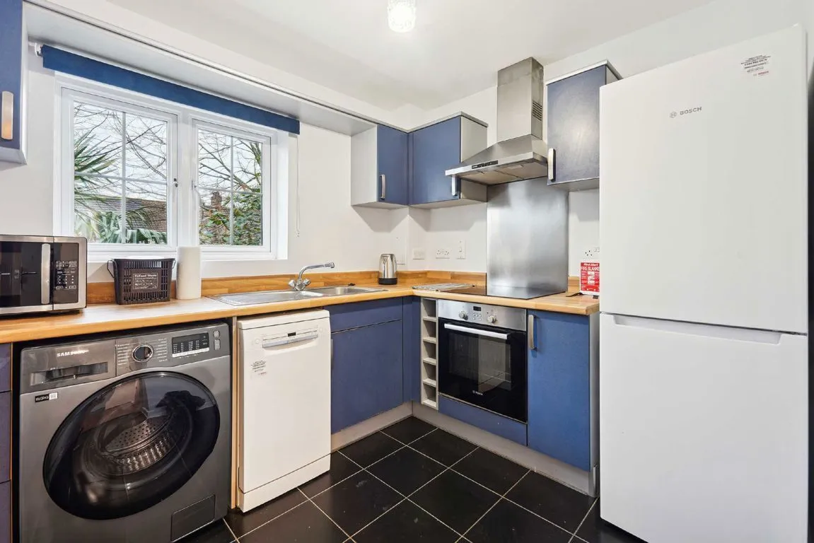 Hemlock Close, SW16, photo 3