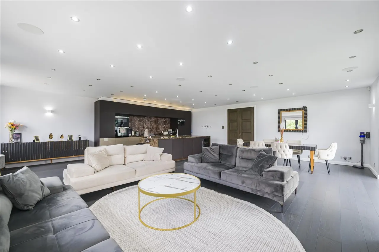 Eden Lodges, Chigwell, IG7, photo 5