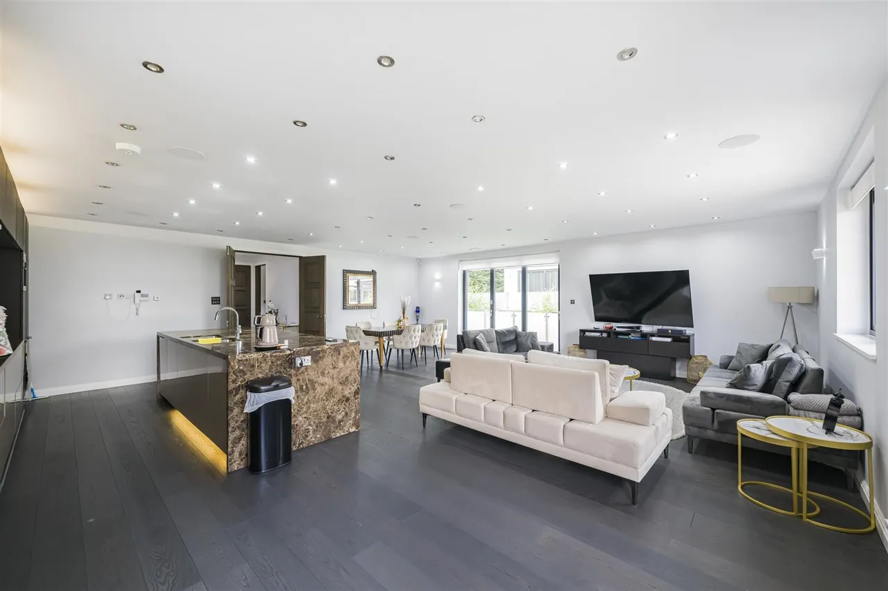 Eden Lodges, Chigwell, IG7, photo 6