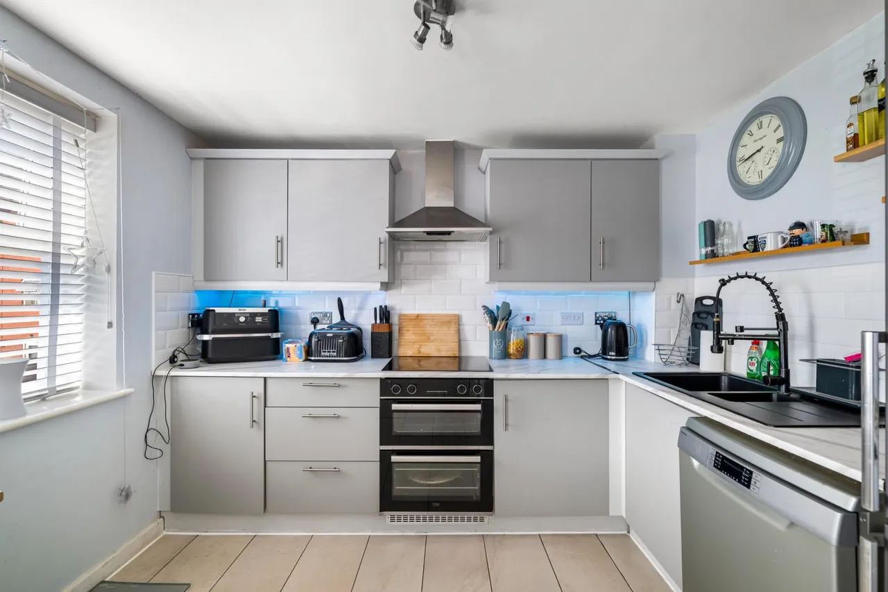 Montrose Grove, Greylees, NG34, photo 3