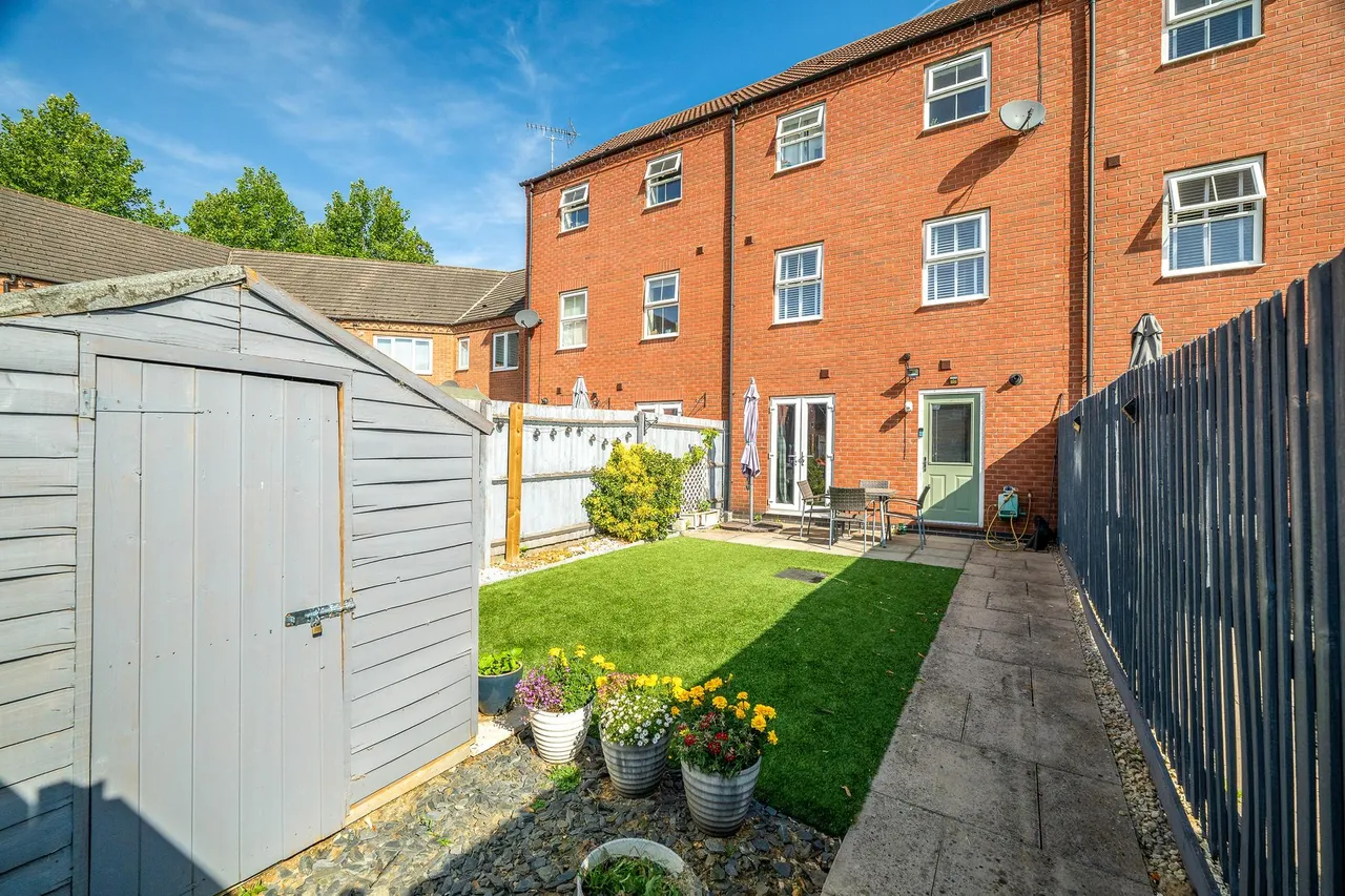 Montrose Grove, Greylees, NG34, photo 17