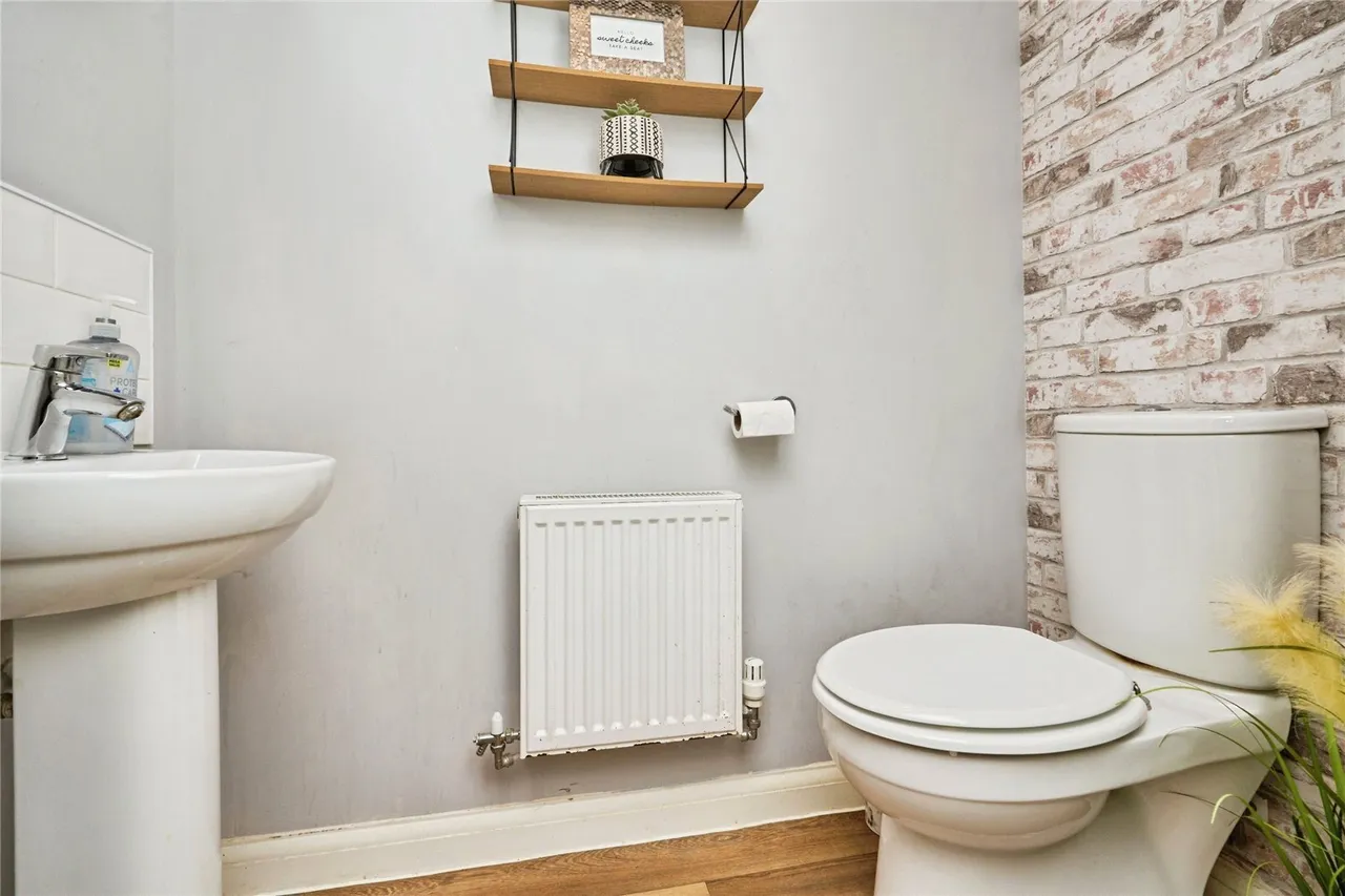 Beauchamp Drive, Newport, PO30, photo 16