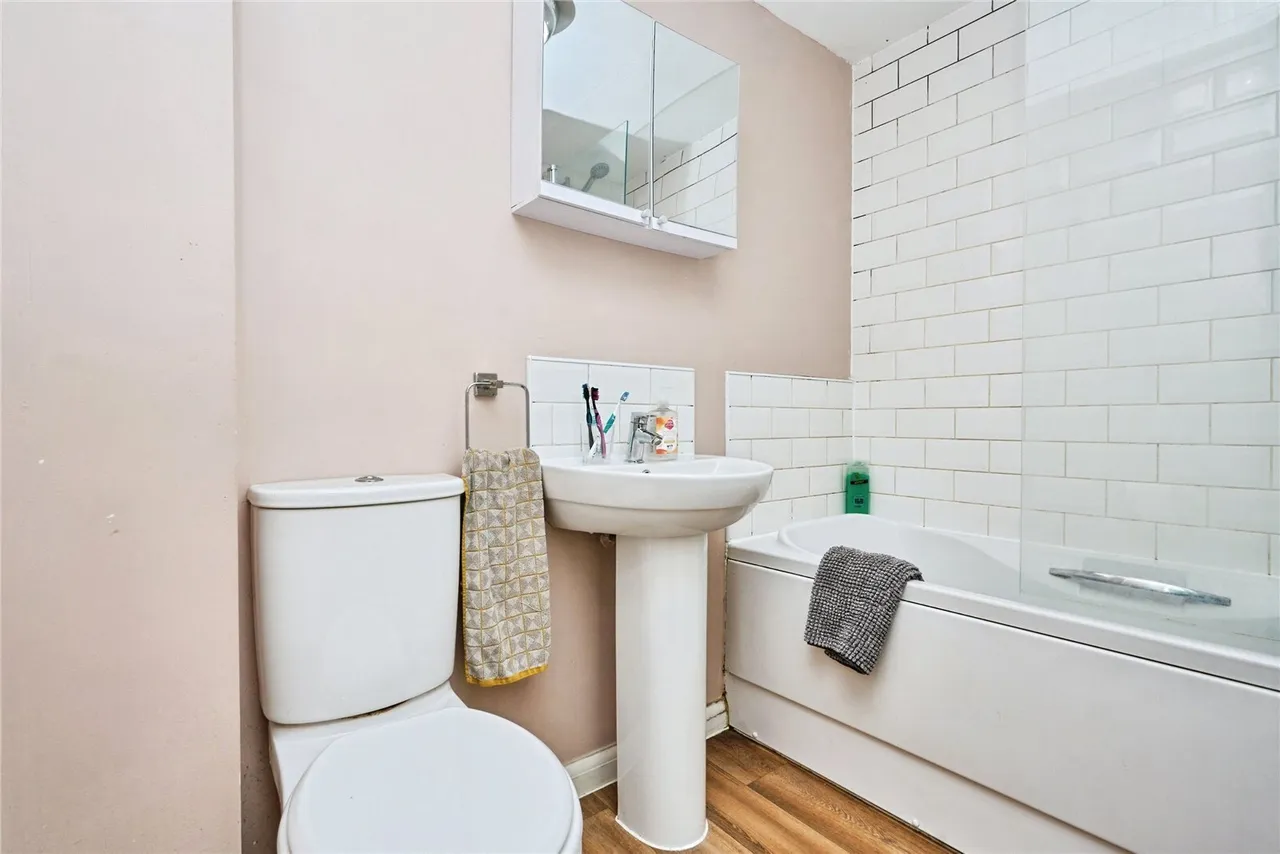 Beauchamp Drive, Newport, PO30, photo 15