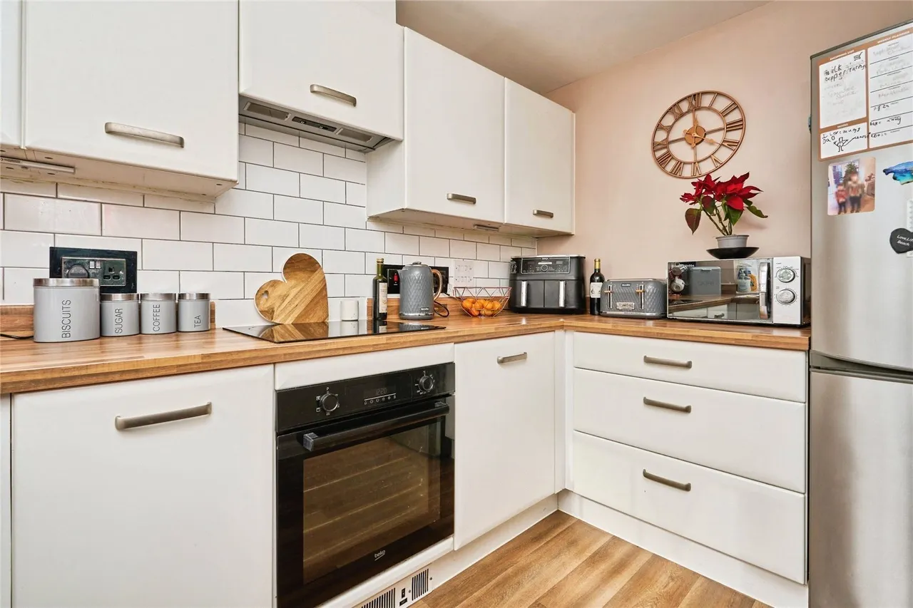 Beauchamp Drive, Newport, PO30, photo 9
