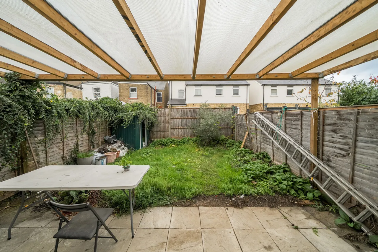 Yew Avenue, Yiewsley, UB7, photo 17