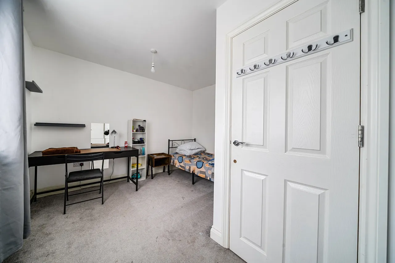 Yew Avenue, Yiewsley, UB7, photo 8