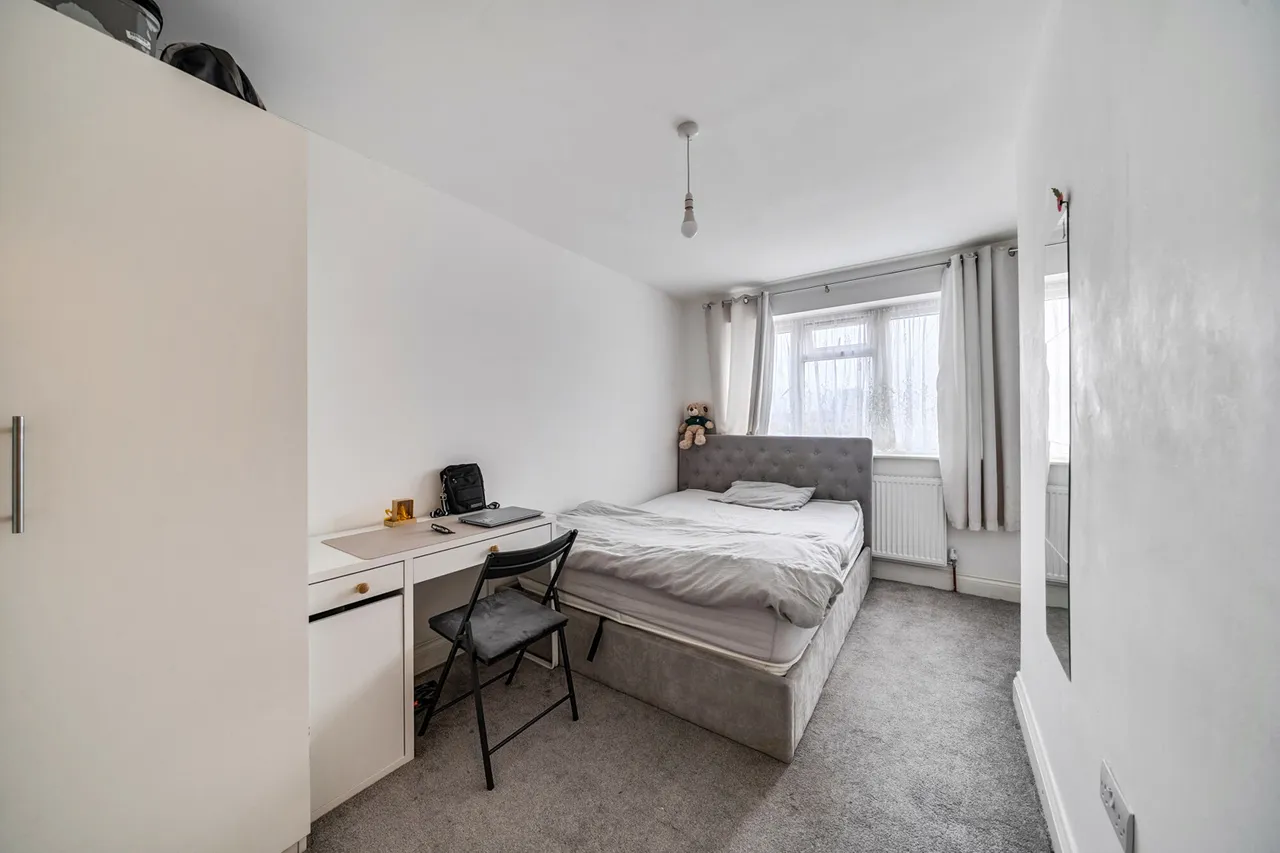 Yew Avenue, Yiewsley, UB7, photo 13