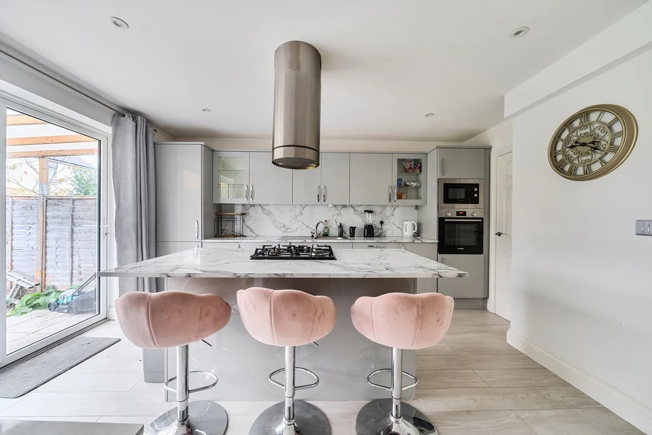 Yew Avenue, Yiewsley, UB7, photo 2