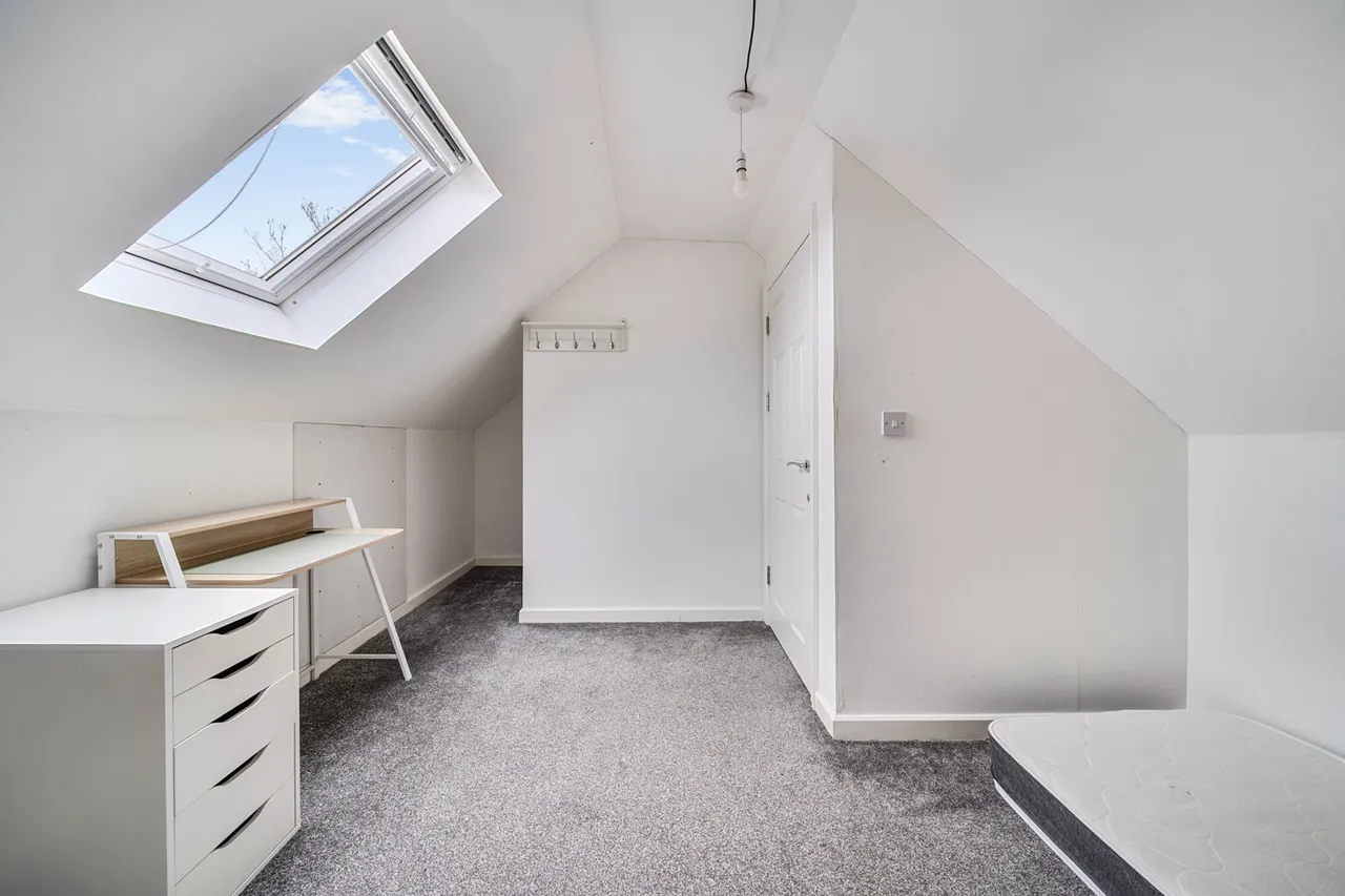 Yew Avenue, Yiewsley, UB7, photo 14